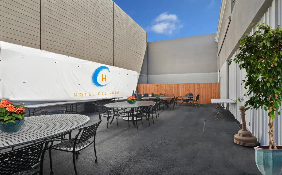 Hotel California by the Sea - Thumbnail 9