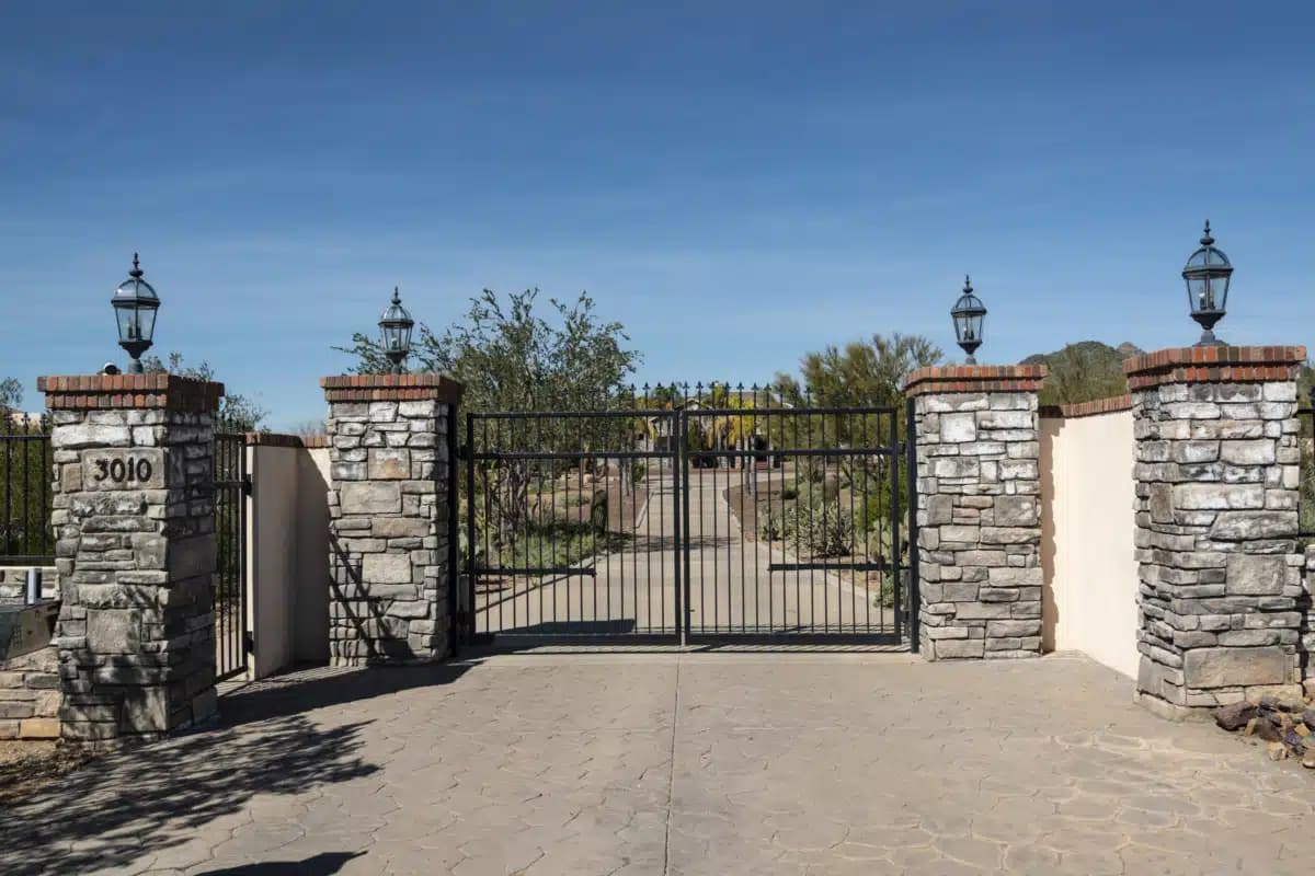 Sobermans Estate - Thumbnail 7