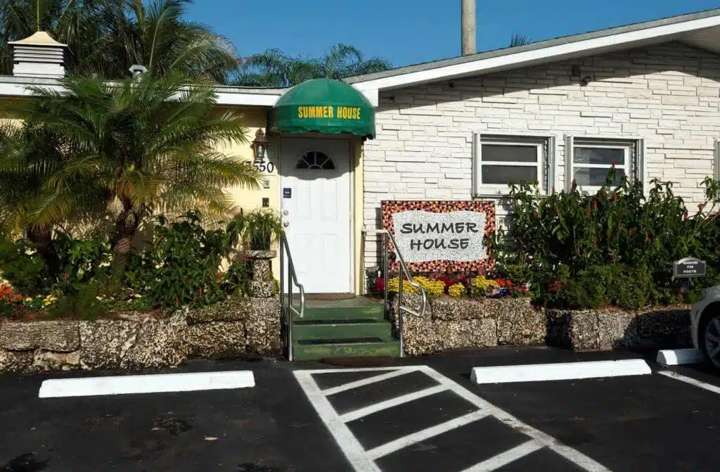 Summer House - Thumbnail 2